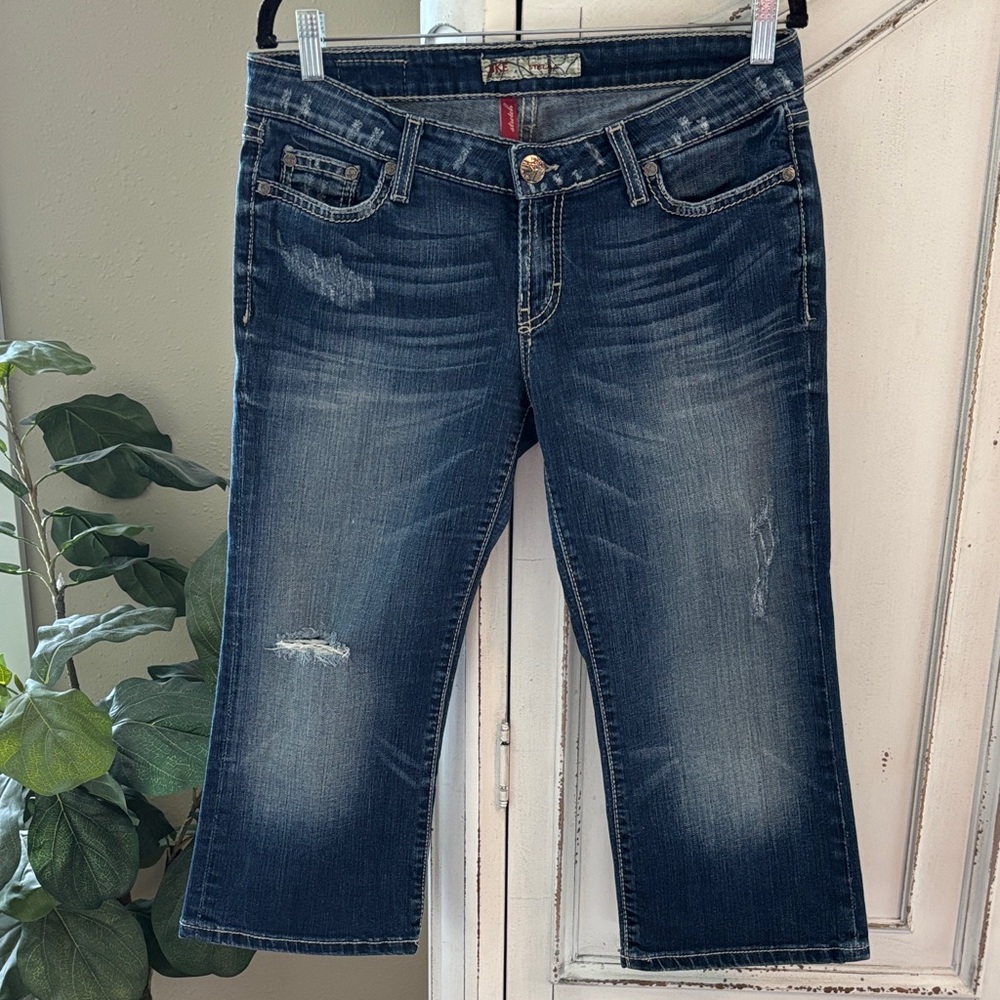 Buckle BKE Stella Capri Jeans Women's 30 Stretch Denim Low Rise Distressed